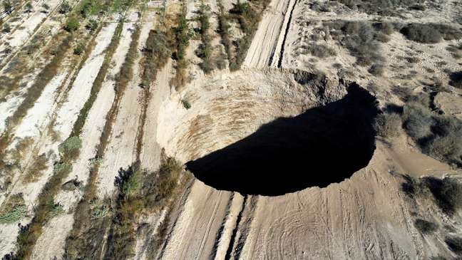 Buraco aparece em uma zona de mineração próxima à cidade de Tierra Amarilla, em Copiapó, Chile