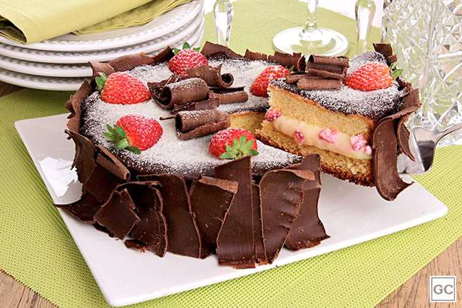 Powdered milk cake with strawberries - Photo: Guia da Cozinha Powdered milk cake with strawberries - Photo: Guia da Cozinha
