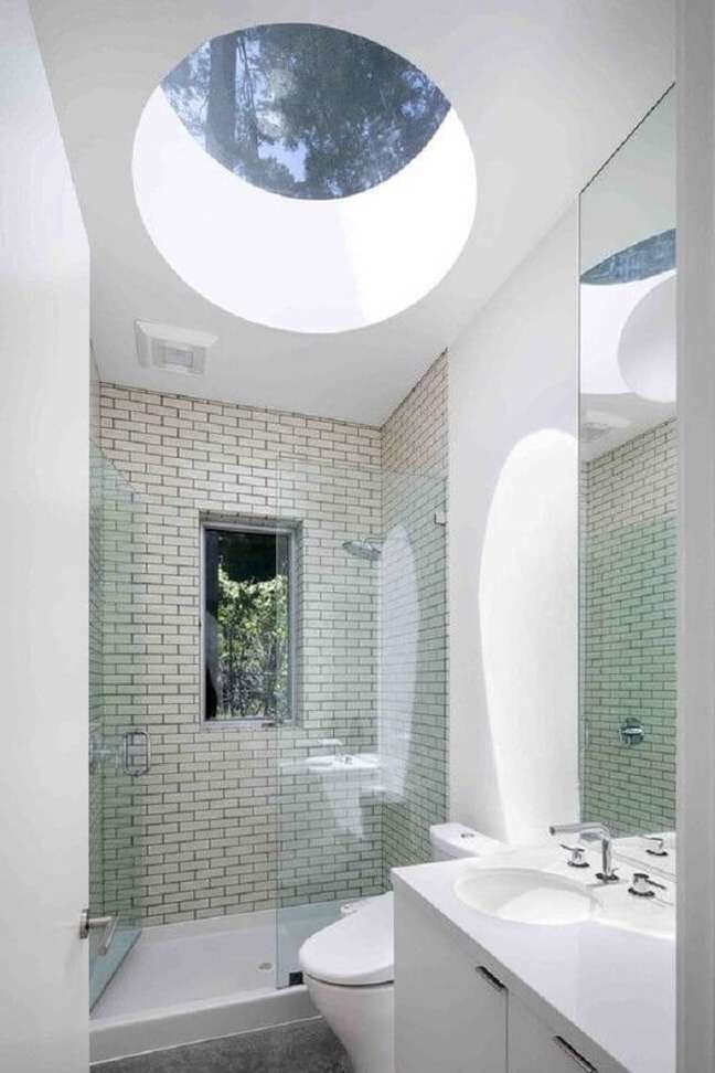 37. Modelo de claraboia banheiro simples com design redondo. Fonte: ArchDaily Brasil