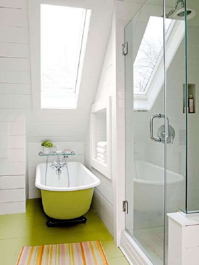 46. Projeto de claraboia para banheiro e banheira. Fonte: Interior Design Ideas