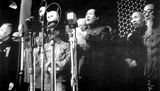 Mao Tse-tung proclamando a República Popular da China em 1º de outubro de 1949