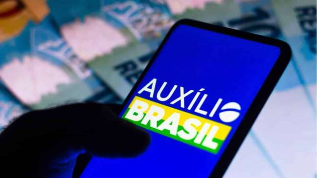 Governo sanciona lei que autoriza crédito consignado para beneficiários no Auxílio Brasil Governo sanciona lei que autoriza crédito consignado para beneficiários no Auxílio Brasil