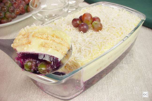 Pavê de gelatina com uvas – Foto: Guia da Cozinha