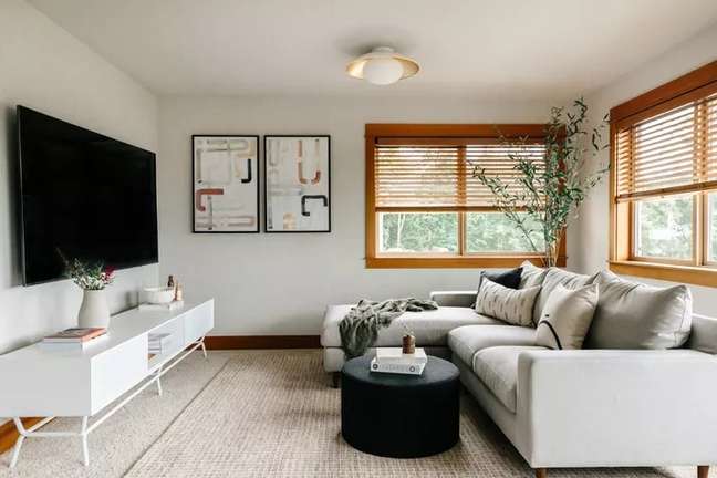 Ignore the window frames and white baseboards; opt for browns Ignore the window frames and white baseboards; opt for browns
