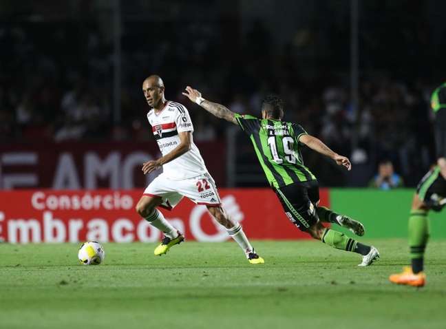 Mesmo com um erro no primeiro tempo, Miranda foi ovacionado com a torcida no final da partida (Foto: Paulo Pinto / saopaulofc.net) Mesmo com um erro no primeiro tempo, Miranda foi ovacionado com a torcida no final da partida (Foto: Paulo Pinto / saopaulofc.net)