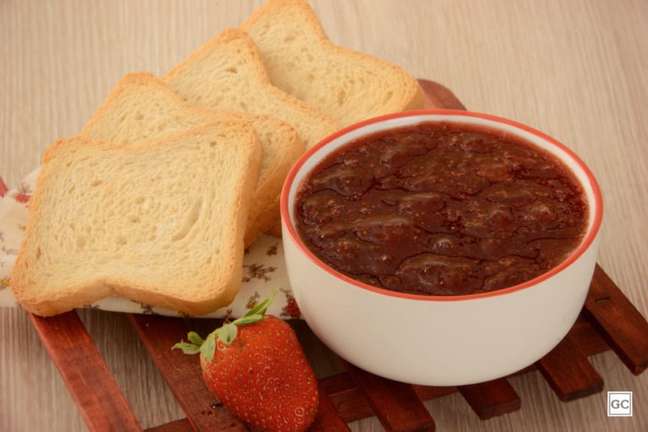 Homemade strawberry jam with 3 ingredients! Homemade strawberry jam with 3 ingredients!