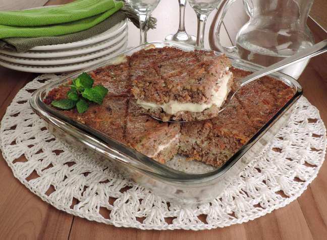 Stuffed kibbeh on serving plate |  Photo: Cooking Guide