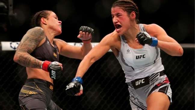 Amanda Nunes superou Julianna Peña na luta principal do UFC 277, no último sábado (Foto: Reprodução)