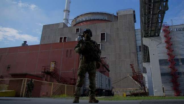 Foto de soldado russo na Usina Nuclear de Zaporizhzhia em Energodar tirada em maio de 2022