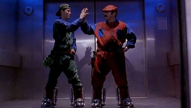 Bob Huskins e John Leguizamo como Mario e Luigi