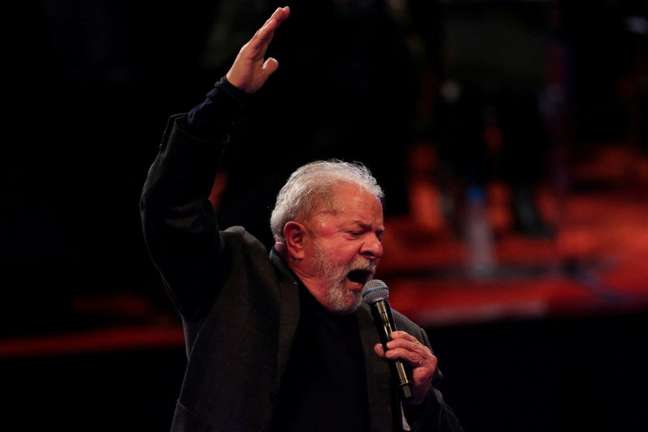 Ex-presidente Luiz Inácio Lula da Silva discursa durante evento em Porto Alegre01/06/2022 REUTERS/Diego Vara