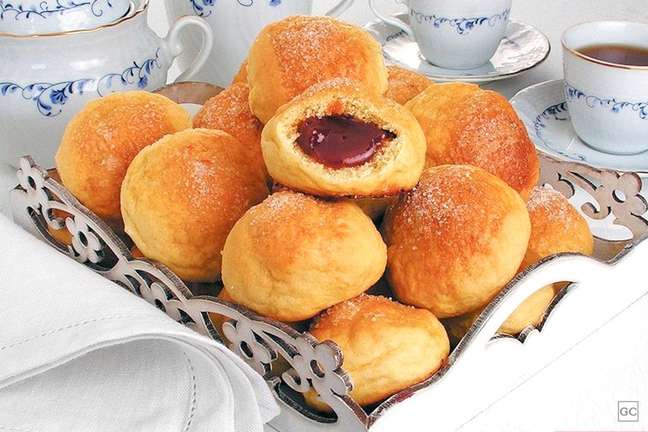 Guava Stuffed Cornmeal Bread | Photo: Cooking Guide Guava Stuffed Cornmeal Bread | Photo: Cooking Guide