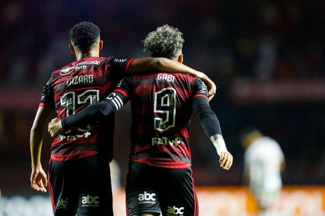Lázaro e Gabigol, os artilheiros do Flamengo na vitória sobre o São Paulo (Foto: Gilvan de Souza/Flamengo) Lázaro e Gabigol, os artilheiros do Flamengo na vitória sobre o São Paulo (Foto: Gilvan de Souza/Flamengo)