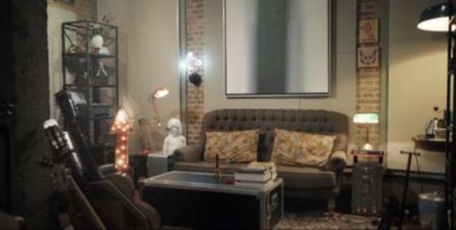 Sandy opens the doors of her villa in a new project: Sandy opens the doors of her villa in a new project: