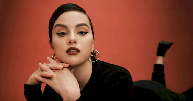 Selena Gomez reveals she dated older men Selena Gomez reveals she dated older men