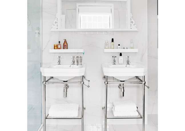 Place the shelves above and below the sink. Place the shelves above and below the sink.