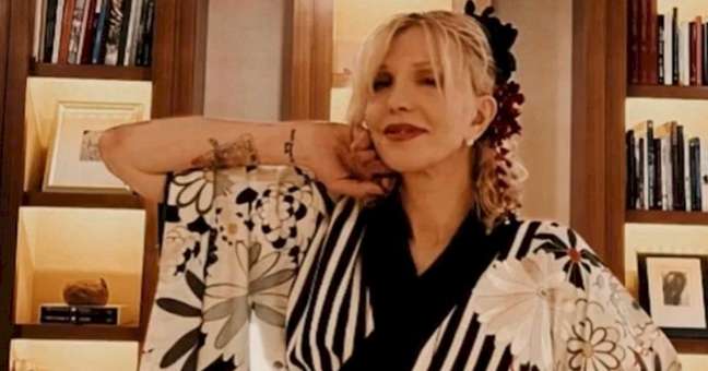 Courtney Love completes the memoir Courtney Love completes the memoir