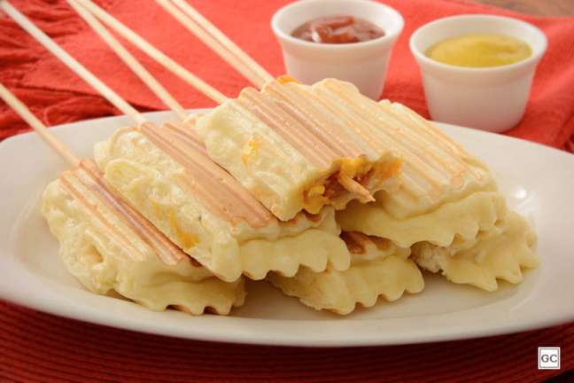 Hot dog crepes with loaf