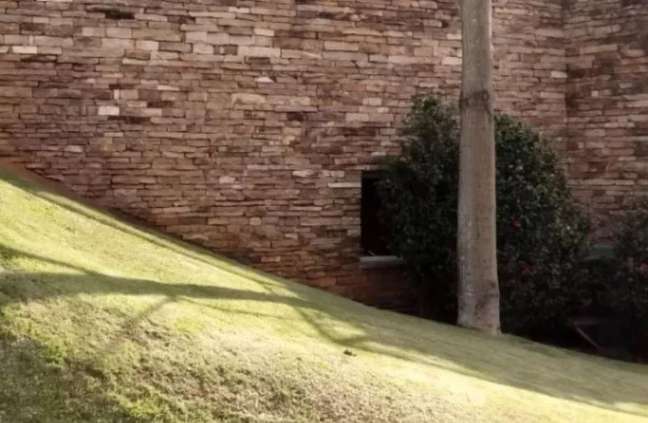 Sandy opens the doors of her villa in a new project: Sandy opens the doors of her villa in a new project: