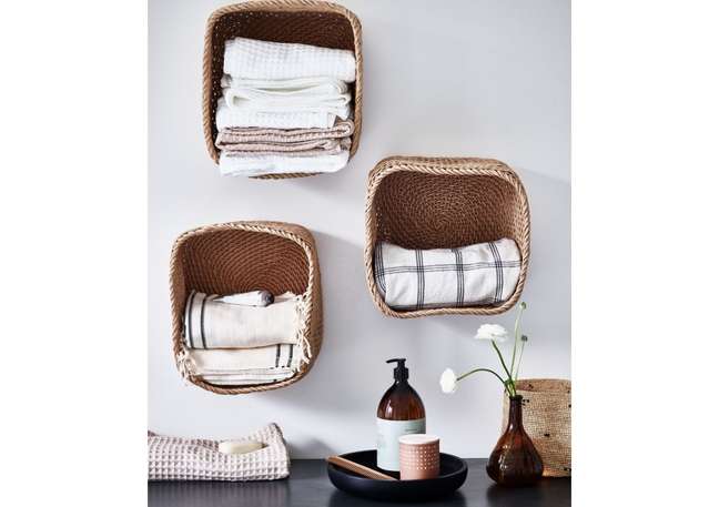 Hang rope baskets for towels. Hang rope baskets for towels.