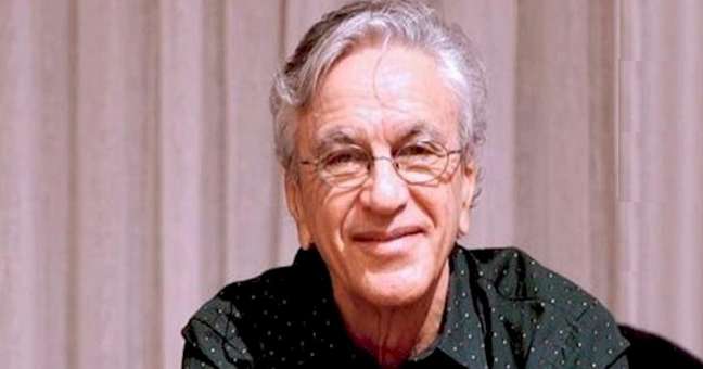 Caetano Veloso awarded at “Conversa com Bial”