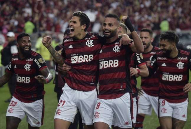 Mete medo por onde passa: André Rizek se rende ao Flamengo e rasga elogios ao Rubro-Negro