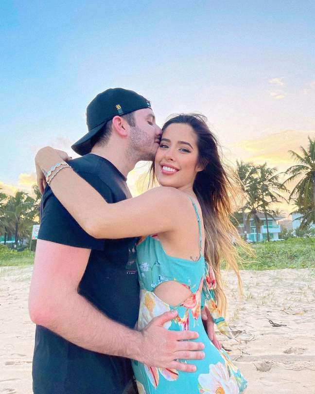 Jonas Esticado and Bruna Hazin, his wife Jonas Esticado and Bruna Hazin, his wife