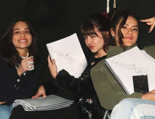 Maisa Silva and Camila Queiroz reveal the behind the scenes of “Back to 15”