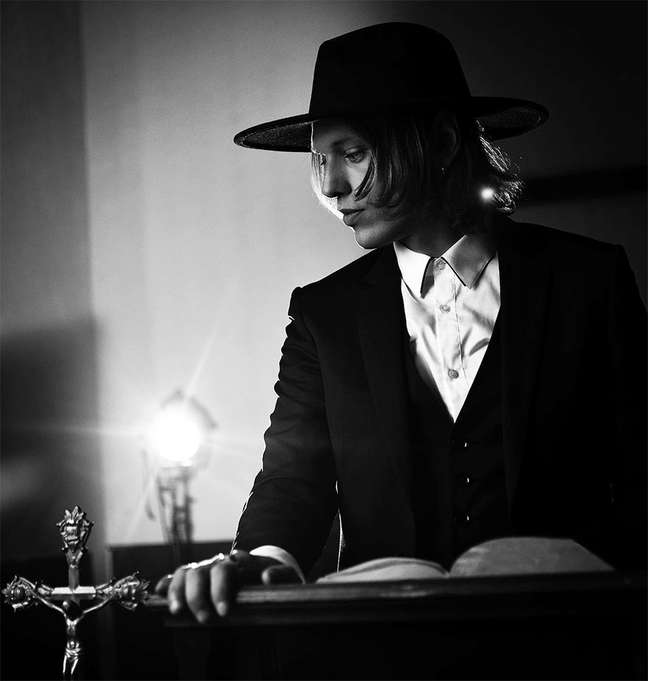 Jamie Campbell Bower releases clips and curses Bolsonaro Jamie Campbell Bower releases clips and curses Bolsonaro