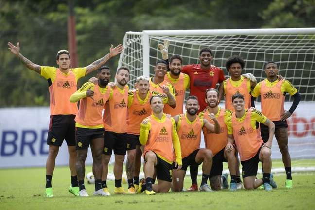 Flamengo treina no Ninho e pode ter mudan�as para duelo com o Athletico; veja prov�vel escala��o