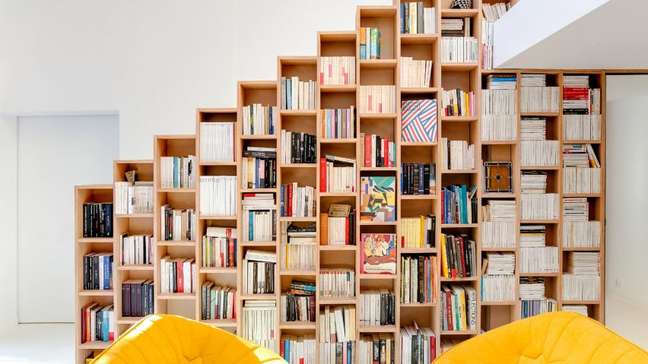 Shelf-ladder: look at this multifunctional and elegant piece of furniture