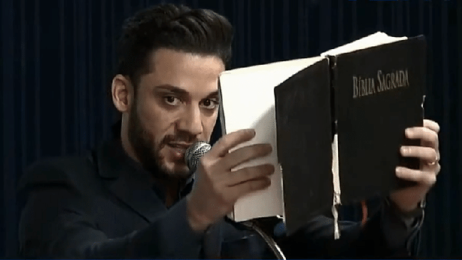 O vereador Daniel Cardoso (PSC) disse que quem quiser o atendimento especializado deve usar o próprio dinheiro. Falou ainda que as pessoas tem que ir atrás de psicólogos para se tratar, fazer terapia, afirmando que a terapia cura. O vereador Daniel Cardoso (PSC) disse que quem quiser o atendimento especializado deve usar o próprio dinheiro. Falou ainda que as pessoas tem que ir atrás de psicólogos para se tratar, fazer terapia, afirmando que a terapia cura.