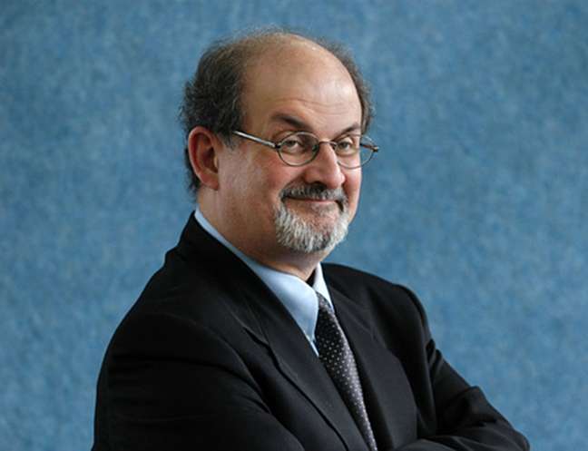Salman Rushdie must lose an eye and have health compromised by an attack Salman Rushdie must lose an eye and have health compromised by an attack