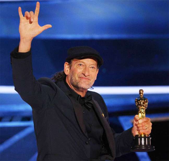 The deaf actor of “The Rhythm of the Heart” stole the Oscar from minors