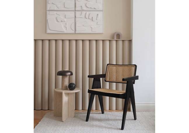 Bet on chic curves in neutral tones. Bet on chic curves in neutral tones.