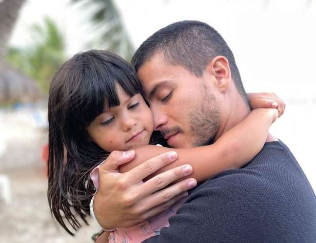 Arthur Aguiar says he thought about giving up on life: “My daughter saved me”