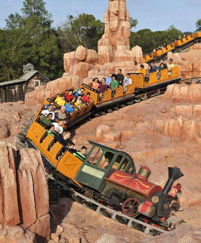The directors of “Hawkeye” will make a film inspired by the attraction of Disneyland The directors of “Hawkeye” will make a film inspired by the attraction of Disneyland