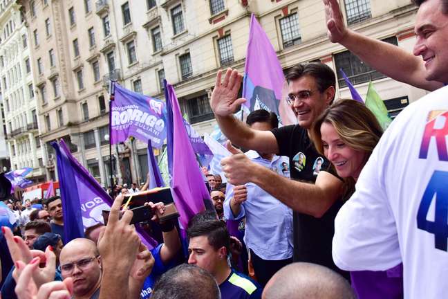 Rodrigo Garcia, (PSDB) candidato à reeleição ao Governo de São Paulo, participa de caminhada no centro da Capital, inicio da campanha, com os candidatos a vice, Geninho Zuliani, e ao Senado, Edson Aparecido
