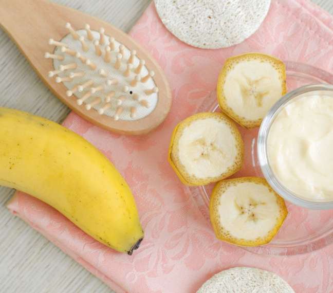Does banana peel fight dandruff? Does banana peel fight dandruff?