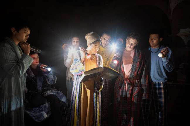 Netflix releases first photos of “The Midnight Club” Netflix releases first photos of “The Midnight Club”