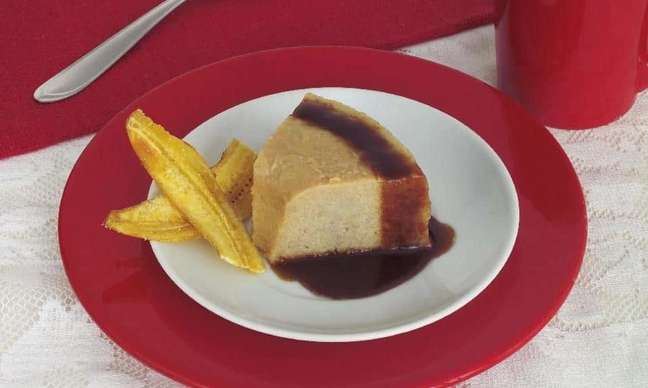 Easy pudding with hot syrup