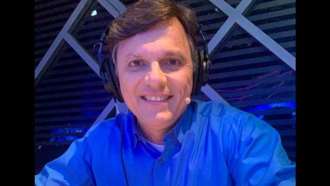 20/8/2022 – 20:31: Mauro Cezar brinca com figurinha de jogador do Flamengo no álbum da Copa: "Será?"