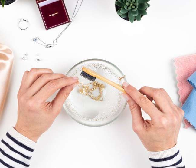 Cleaning your gold jewelry can be easier than it looks. Cleaning your gold jewelry can be easier than it looks.