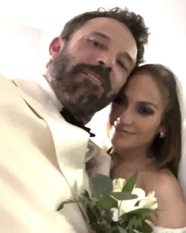 Ben Affleck’s mom leaves the actor’s wedding in the hospital