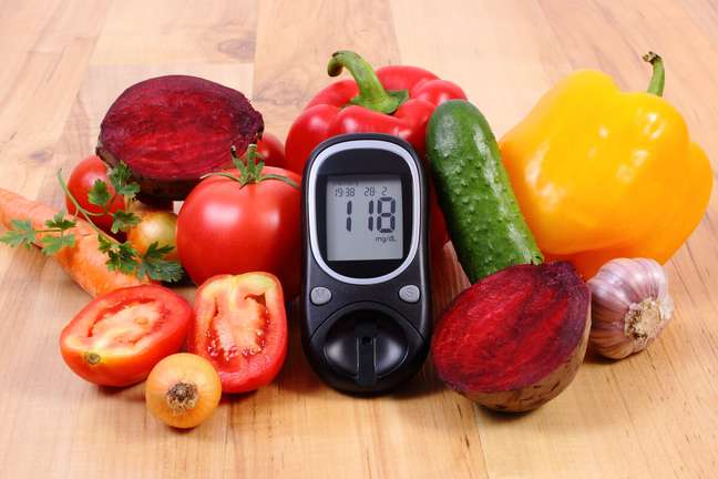 Alguns cuidados com a alimentação devem ser tomados (Imagem: Shutterstock) Alguns cuidados com a alimentação devem ser tomados (Imagem: Shutterstock)