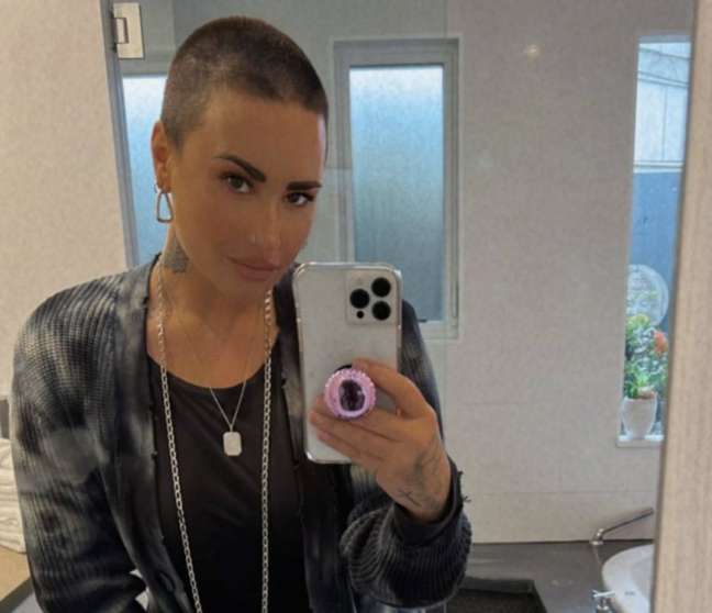 Demi Lovato teve uma overdose de heroína, após ficar sóbria por seis anos.  