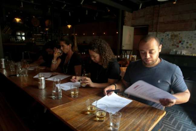 Judges at the tasting of the zero alcohol beers of 'Paladar' Judges at the tasting of the zero alcohol beers of 'Paladar'