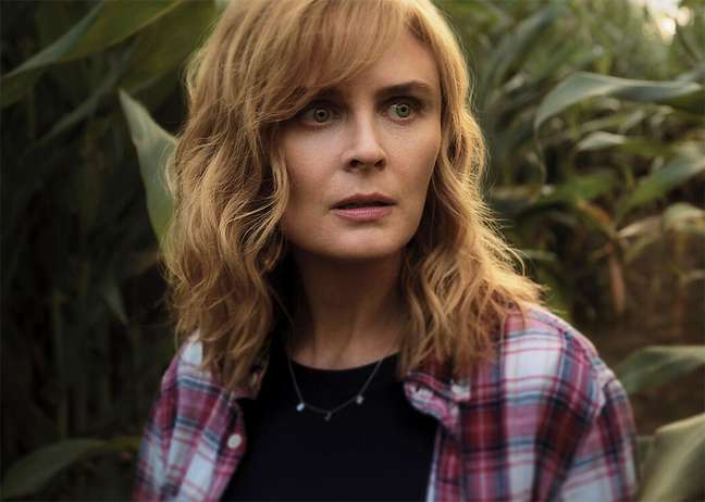 The “Bones” star meets “The Devil in Ohio” in the Netflix trailer