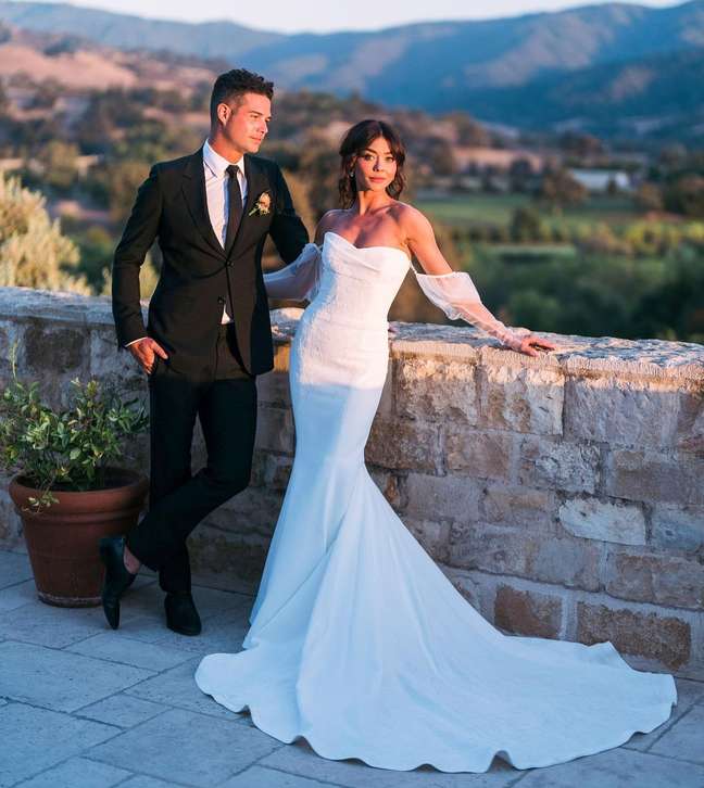 The “Modern Family” actress marries the show’s family