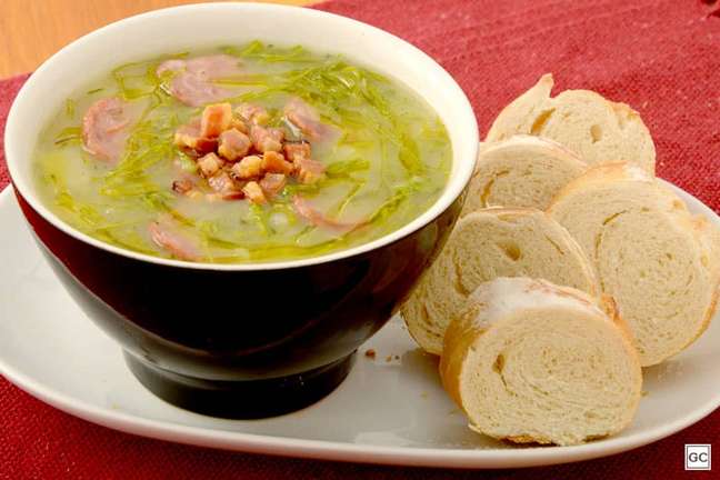 Simple, practical and tasty green broth with potatoes!